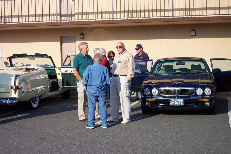 Image_Kodak_DX4900 009.JPG - Don Reedy, Peggy and Terry Benson with Robbs and Sheehans in back.  Bob Robb photo.